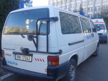 Focuri de armă la Mihail Kogălniceanu: un individ a fost blocat de poliţişti în trafic